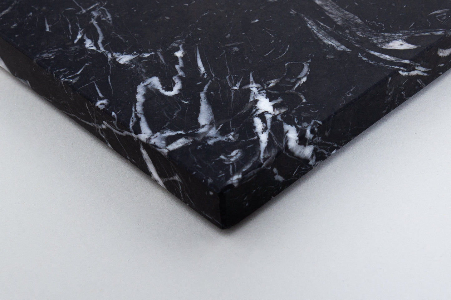 Nevegal - rechteckige Dekoplatte aus Nero Marquina