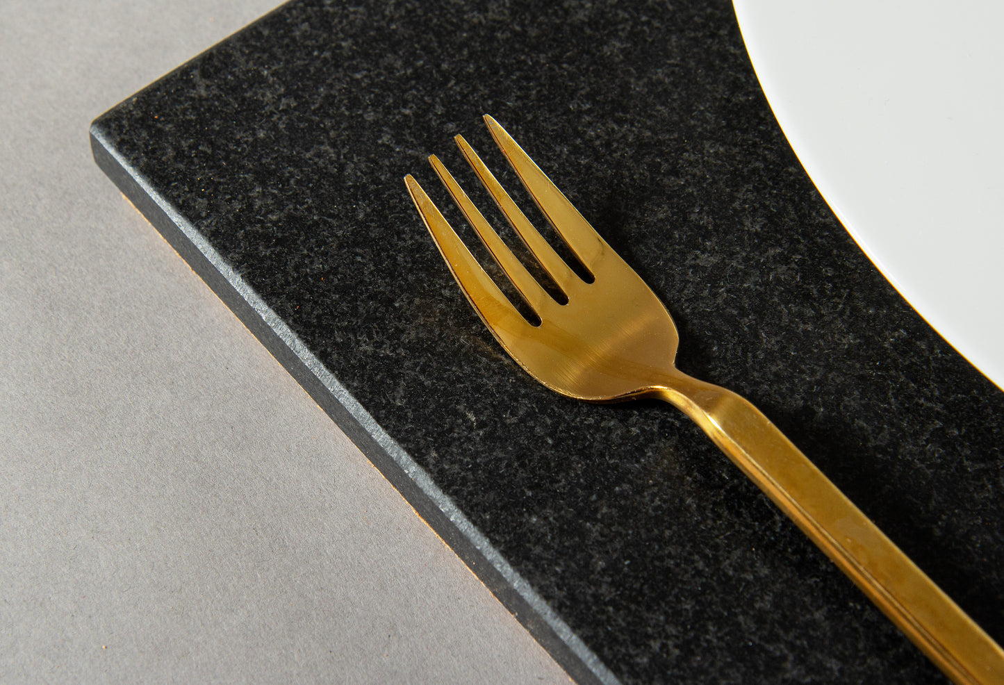 Peking - Tischset/ Servierbrett aus Nero Assoluto mit Kork